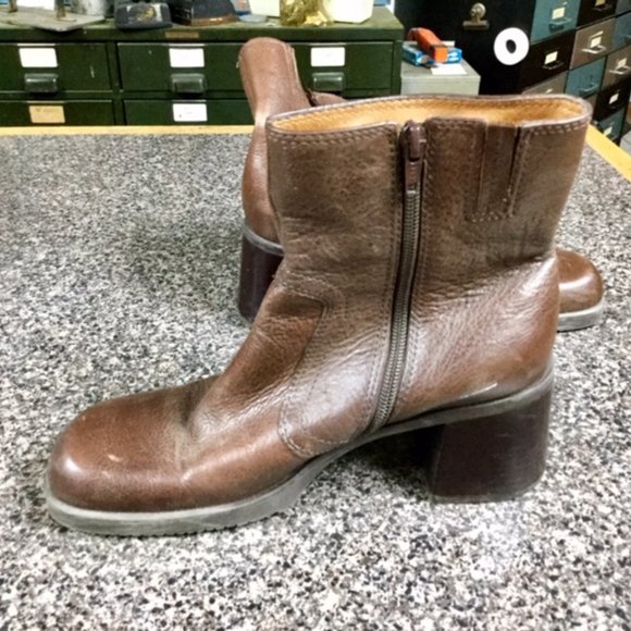 Leather brown ankle boot - Picture 1 of 6